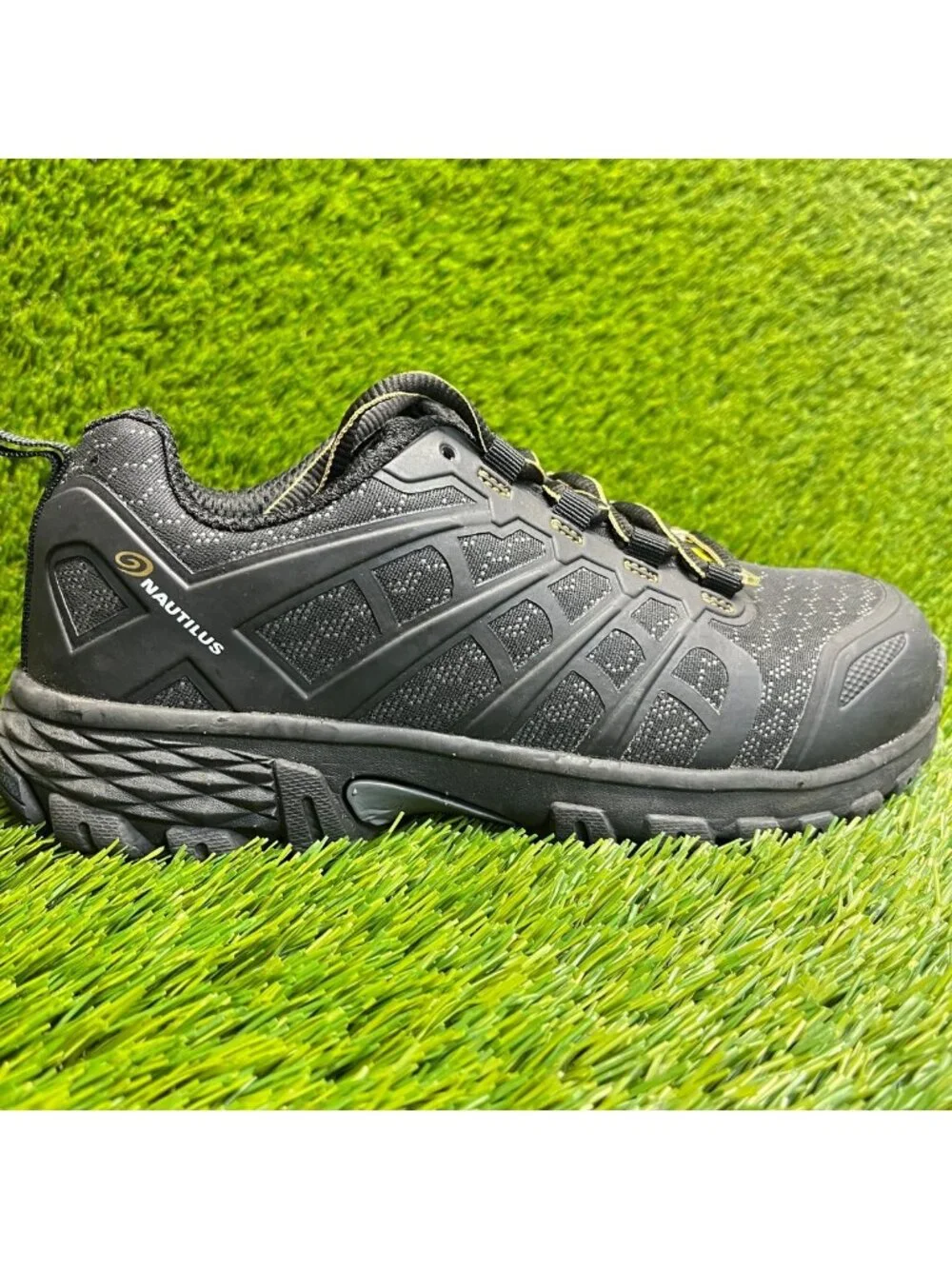 Nautilus Stratus SR Womens Size 7 Black Composite Toe Safety Working Shoes